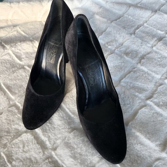 Salvatore Ferragamo Shoes - Salvatore Ferragamo Black Suede Pumps Sz 9